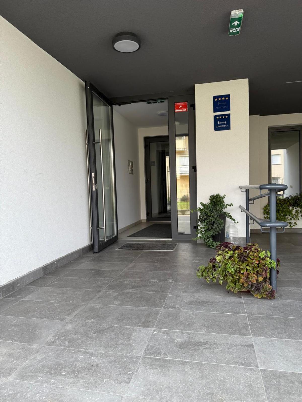 Apartment Fiolica *